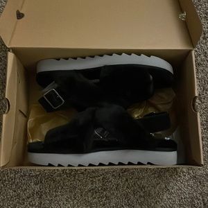 Kookaburra by UGG slippers!